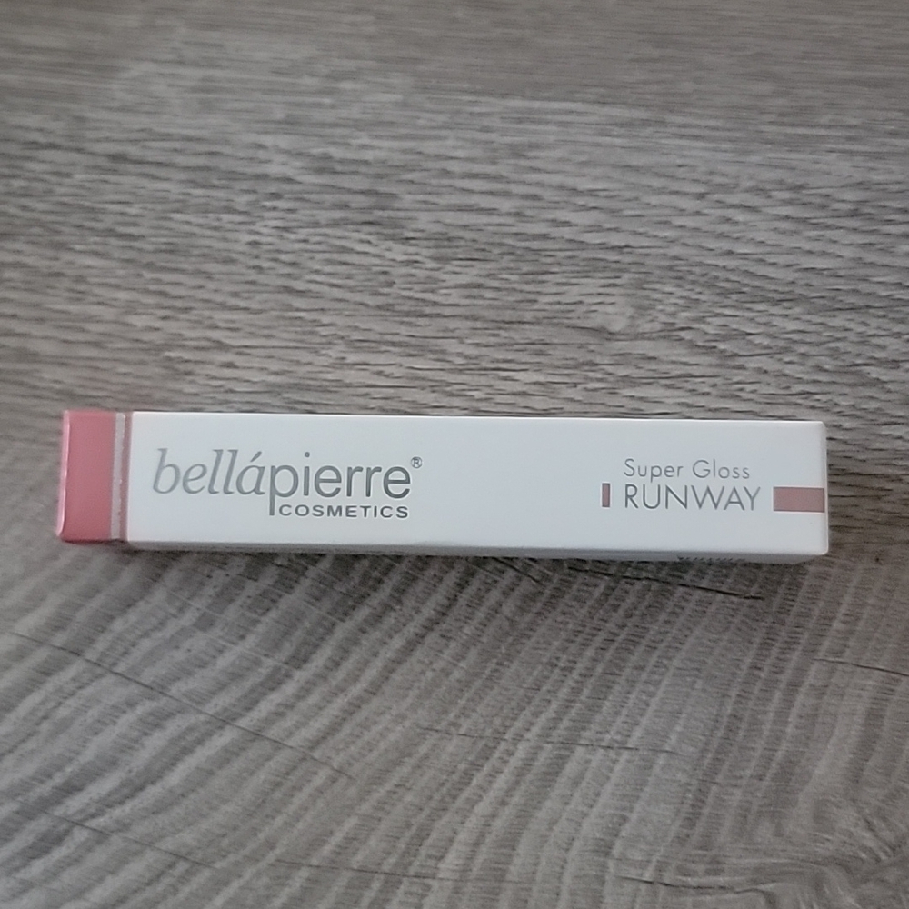 NWT Bellapierre Super Gloss Runway
